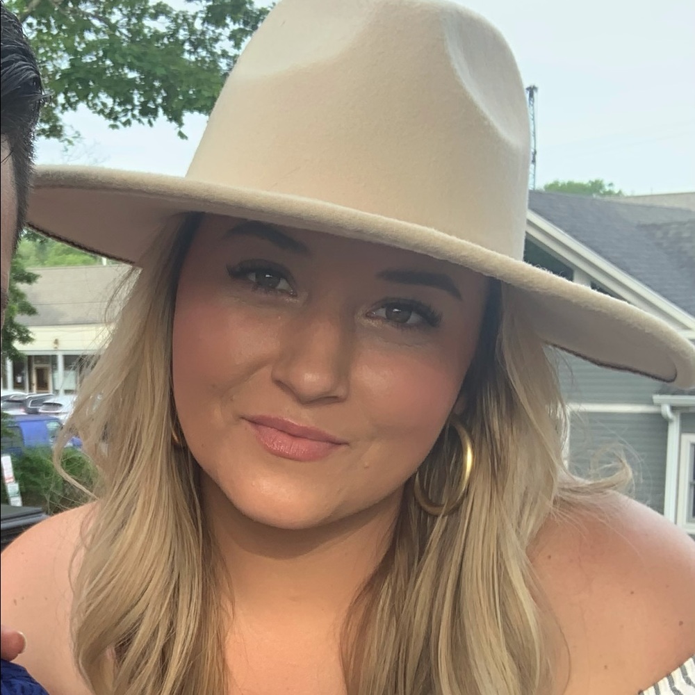 Meet your Posher, Lauren